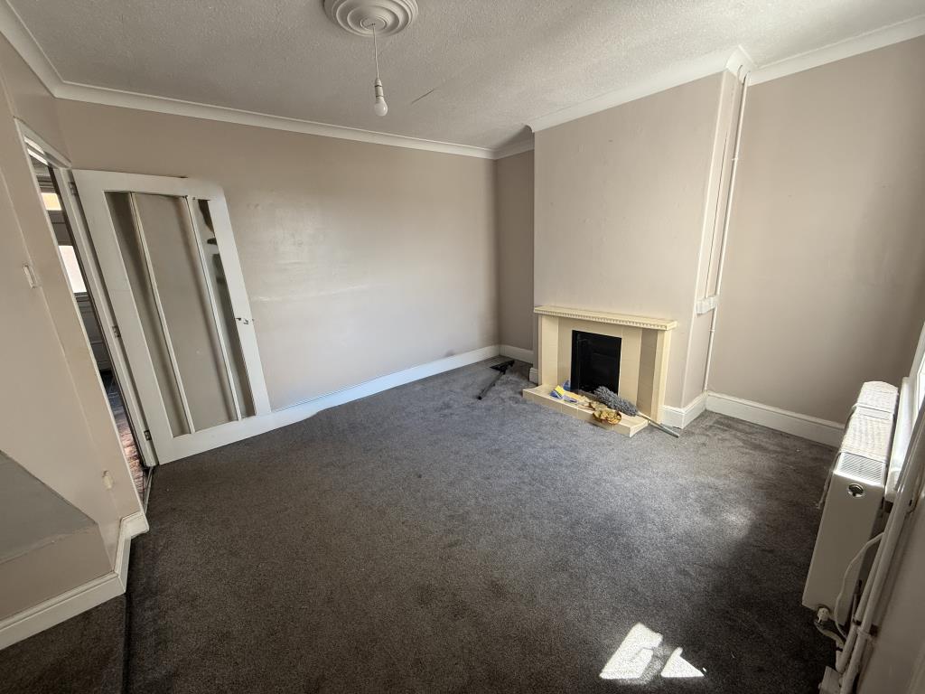 Lot: 154 - END-TERRACE PROPERTY FOR UPDATING - Dining room